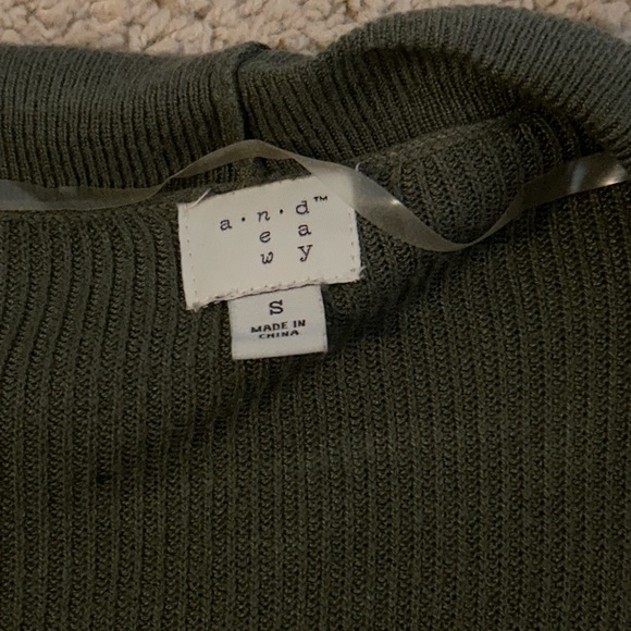 Olive cardigan sweater - Picture 2 of 2